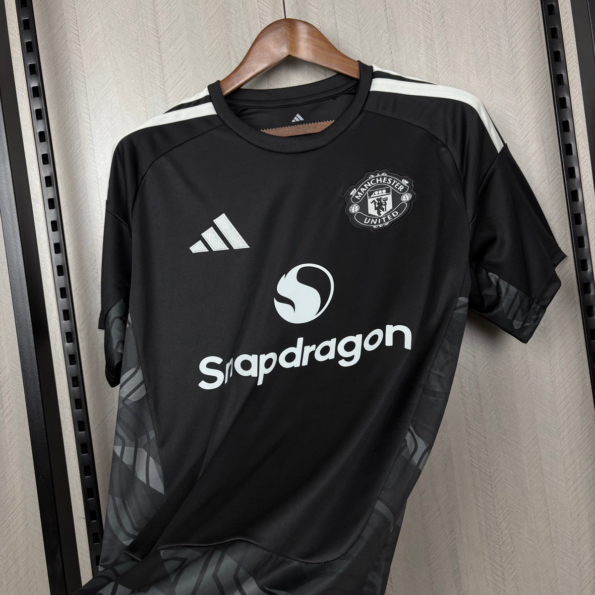 Manchester United Goalkeeper 2026/27 Fan Version Jersey