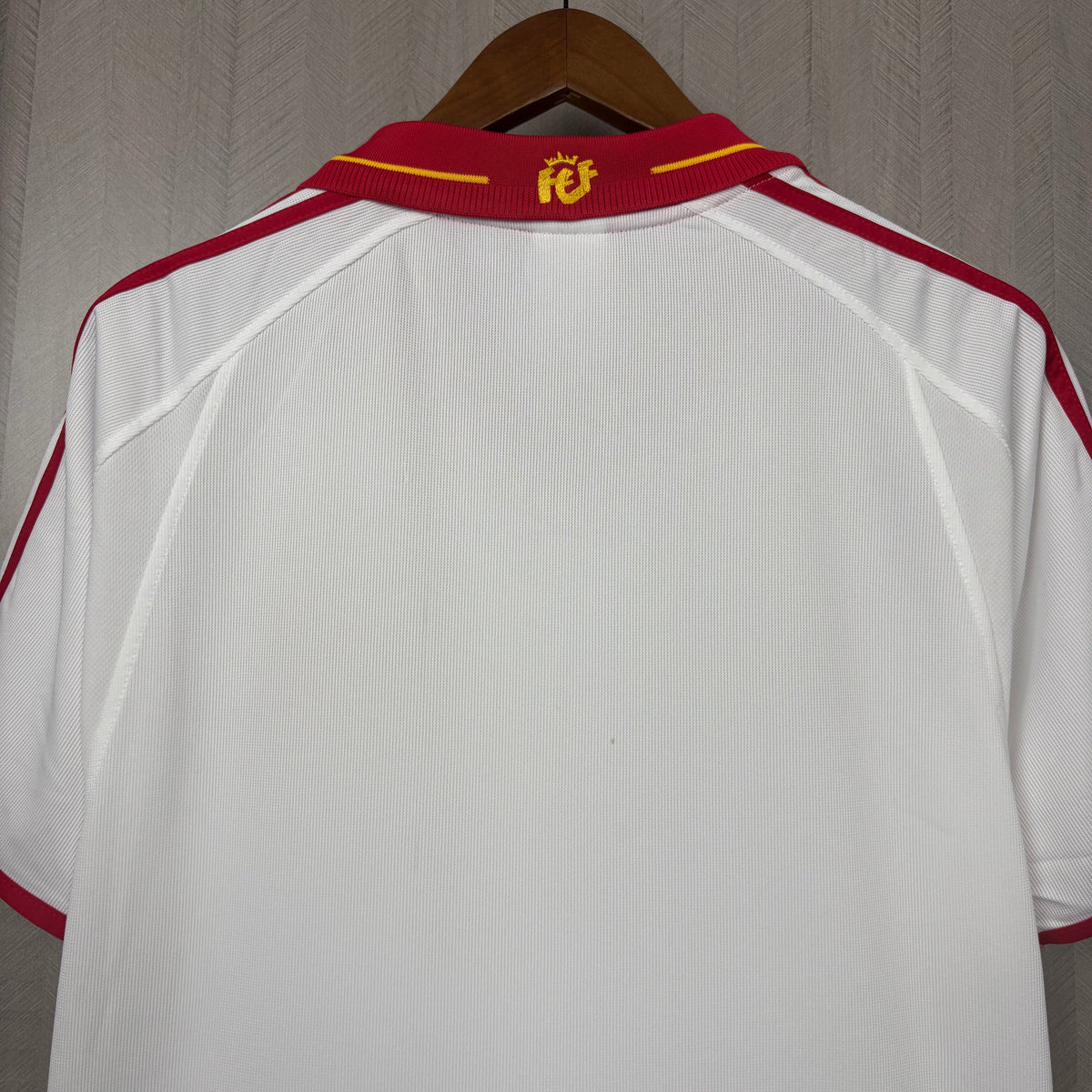 Retro National Team Espanhola Away 2000/01 Fan Version Jersey