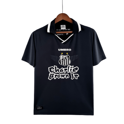 Camisa Santos Charlie Brown Jr. Dias de Glória - Umbro Masculina - Preta - DA Sports Oficial